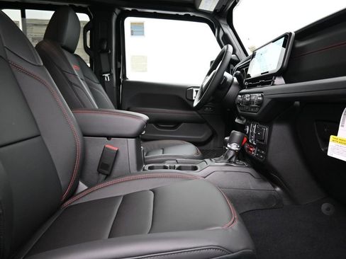 New 2025 Jeep Gladiator Rubicon w/ Convenience Group image 16