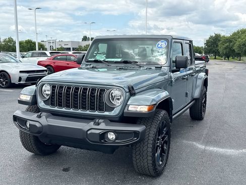 Used 2025 Jeep Gladiator Sport AWD/4WD image 7