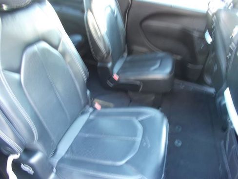 Used 2019 Chrysler Pacifica Touring-L Plus w/ Advanced Safetytec Group image 23