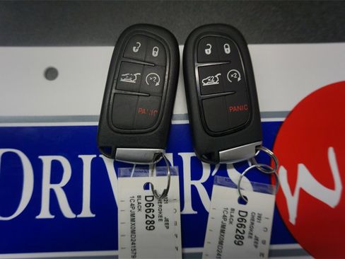 Used 2021 Jeep Cherokee Latitude Lux w/ Sun & Sound Group image 20