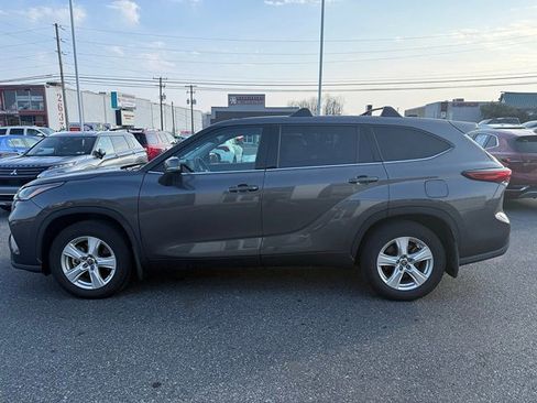 Used 2022 Toyota Highlander L image 6