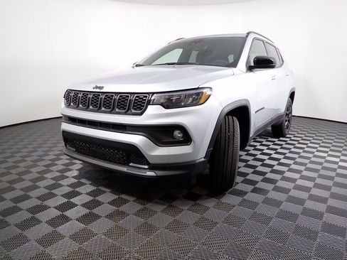 New 2026 Jeep Compass Latitude image 6