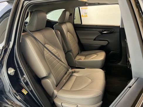Used 2020 Toyota Highlander XLE FWD image 50