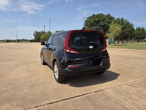Used 2020 Kia Soul S FWD image 7