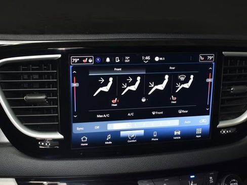 Used 2024 Chrysler Pacifica Touring-L image 17