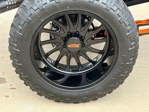 Used 2024 Ford F250 Limited w/ FX4 Off-Road Package image 9