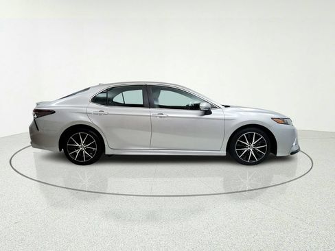 Used 2023 Toyota Camry SE AWD/4WD image 7