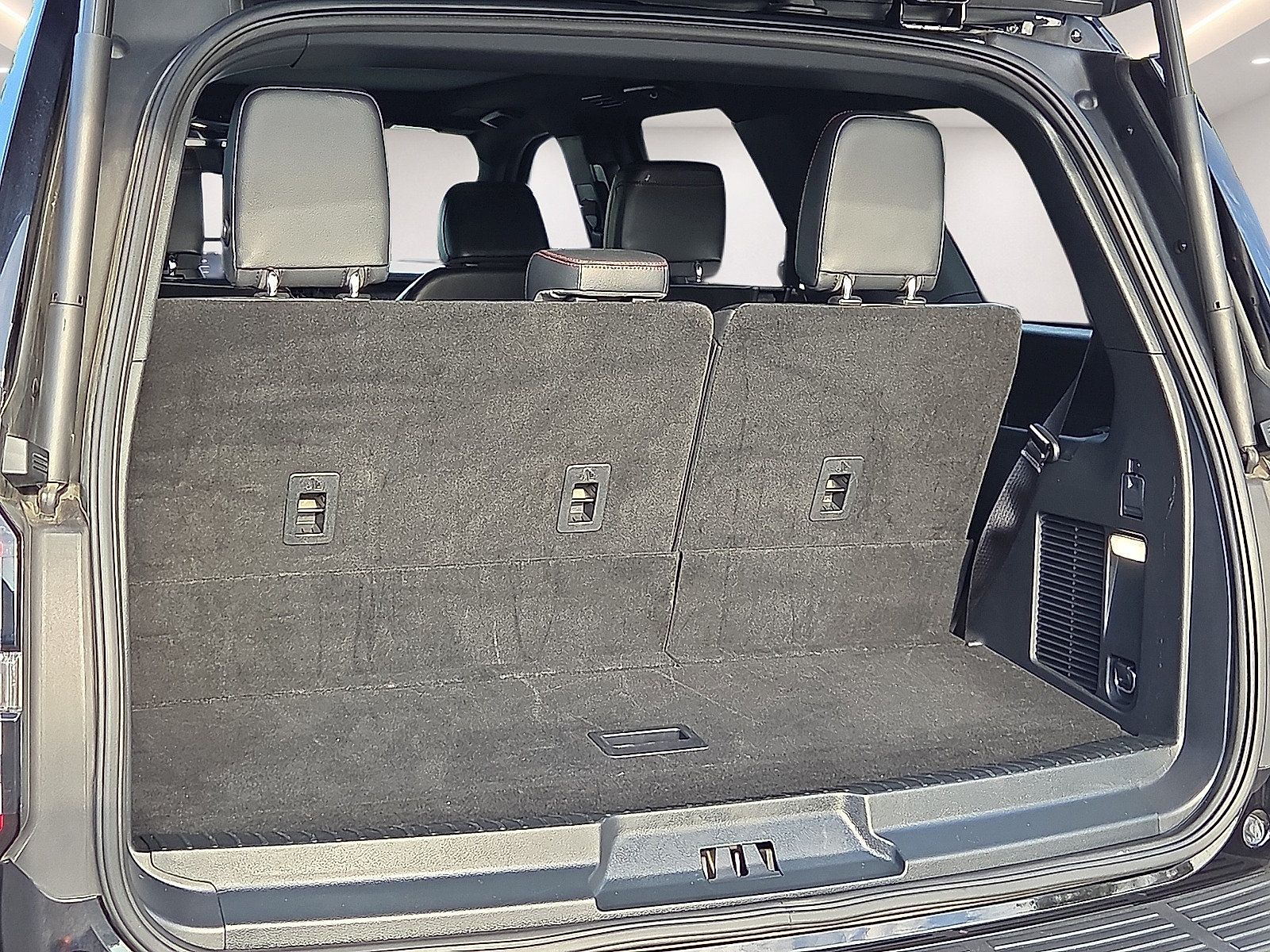 Used 2024 Ford Expedition Limited AWD/4WD image 8