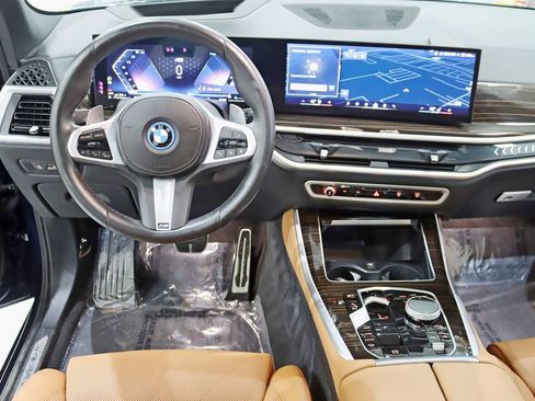 Used 2025 BMW X5 xDrive50e w/ M Sport Package image 15