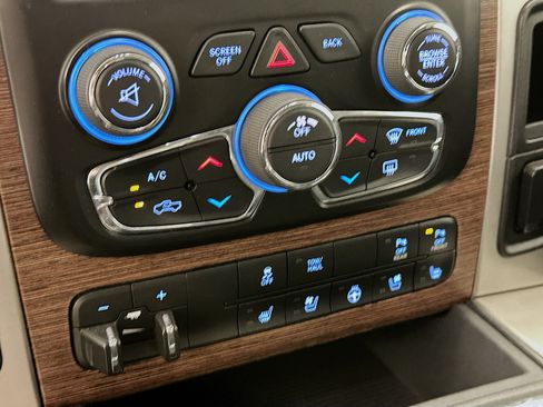 Used 2018 RAM 1500 Laramie w/ Protection Group AWD/4WD image 23