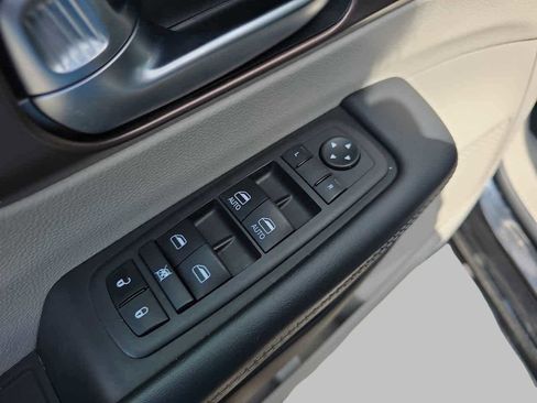 Used 2023 Chrysler Voyager LX FWD image 16