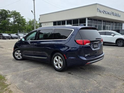 Used 2017 Chrysler Pacifica Touring-L Plus w/ Advanced Safetytec Group FWD image 5