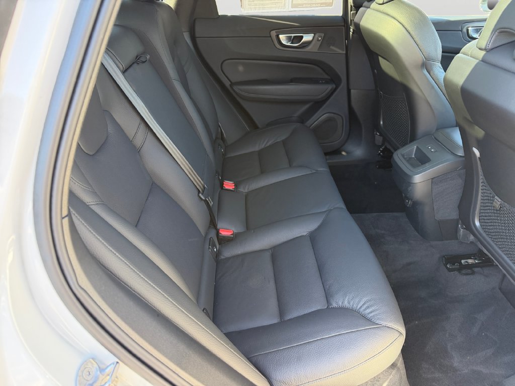Certified 2024 Volvo XC60 B5 Plus w/ Climate Package AWD/4WD image 9