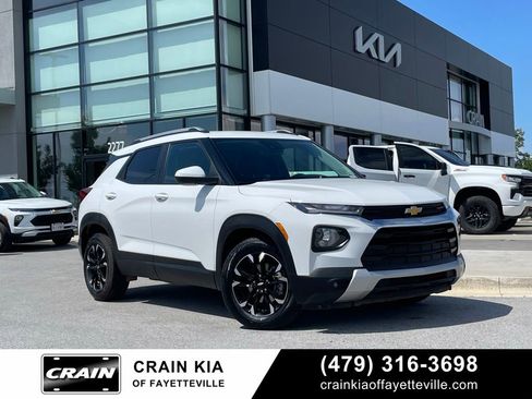 Used 2022 Chevrolet TrailBlazer LT w/ Convenience Package FWD image 1