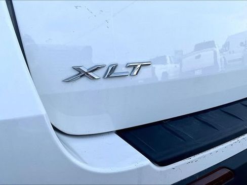 Used 2023 Ford Explorer XLT AWD/4WD image 23