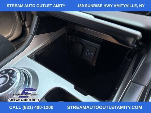 Used 2022 Ford Explorer XLT image 18