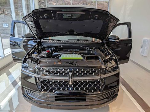 New 2026 Lincoln Navigator L Black Label AWD/4WD image 10