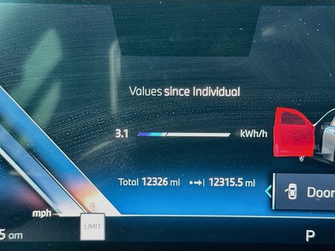 Certified 2025 BMW i5 eDrive40 w/ M Sport Package AWD/4WD image 11
