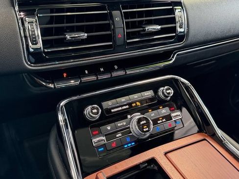 Used 2022 Lincoln Navigator L Reserve RWD image 18