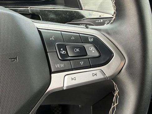 Used 2024 Volkswagen Atlas Cross Sport SE FWD image 17