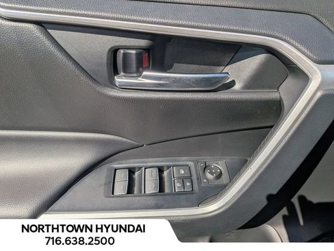 Used 2025 Toyota RAV4 XLE AWD/4WD image 28