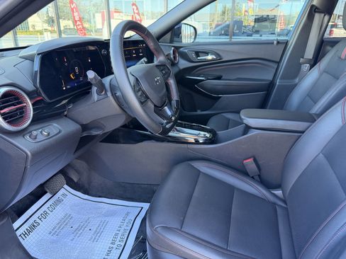 Used 2024 Chevrolet Trax RS w/ Sunroof Package image 9