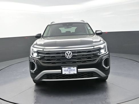 New 2026 Volkswagen Atlas Peak Edition AWD/4WD image 2