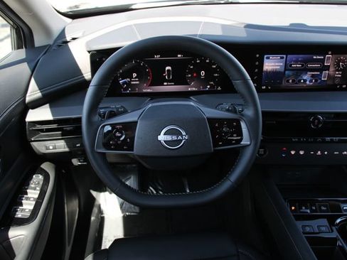 Used 2025 Nissan Murano SV AWD/4WD image 17
