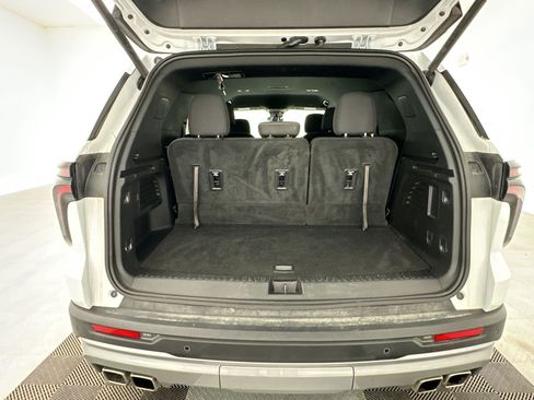 Used 2025 Chevrolet Traverse LT w/ Driver Confidence Package AWD/4WD image 21