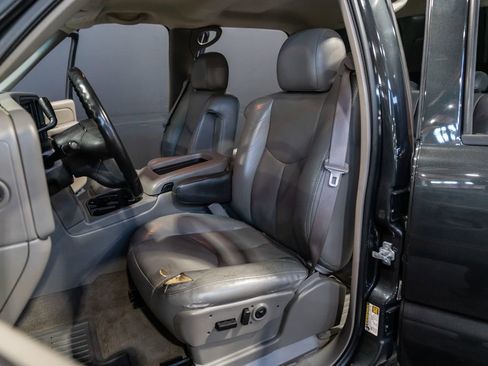 Used 2004 GMC Sierra 3500 SLT w/ Heavy-Duty Power Package AWD/4WD image 20