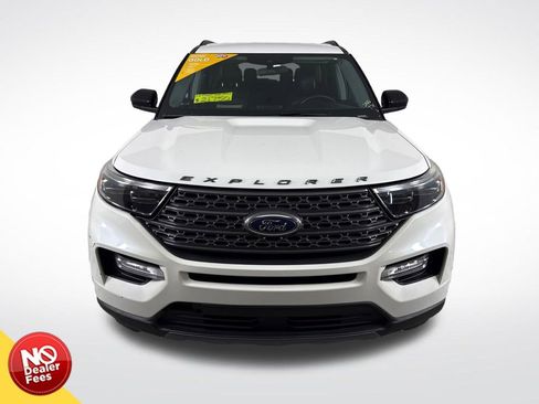 Used 2022 Ford Explorer XLT w/ Equipment Group 202A RWD image 9