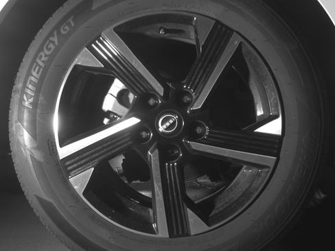 Used 2025 Nissan Sentra SV image 14