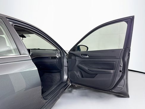 Used 2025 Nissan Altima 2.5 SV FWD image 30