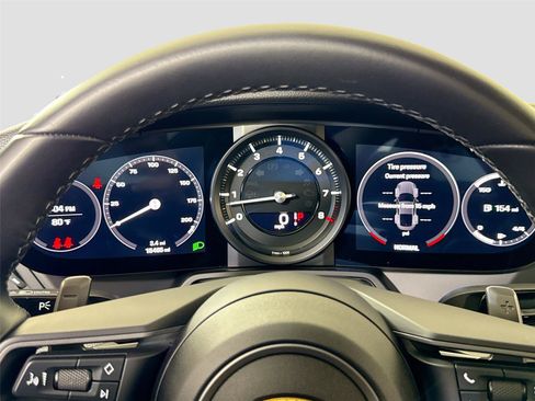 Used 2022 Porsche 911 Carrera w/ Premium Package RWD image 17