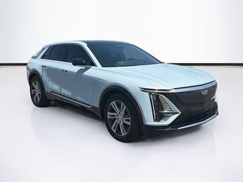 Certified 2024 Cadillac Lyriq Tech w/ Driver Assist Package RWD image 3