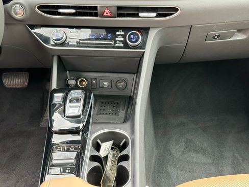 Used 2021 Hyundai Sonata Limited w/ Preferred Accessory Package image 21