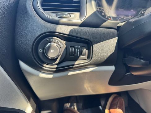 Used 2021 Jeep Renegade Limited w/ Sun & Sound Group AWD/4WD image 28