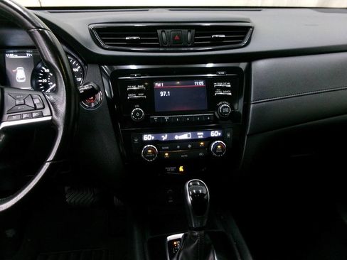 Used 2017 Nissan Rogue SV AWD/4WD image 31