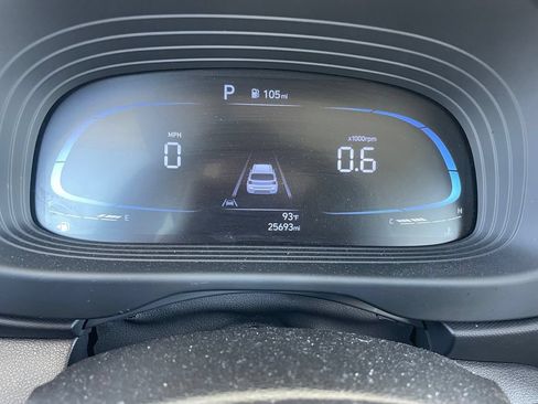 Used 2024 Hyundai Venue Limited FWD image 7