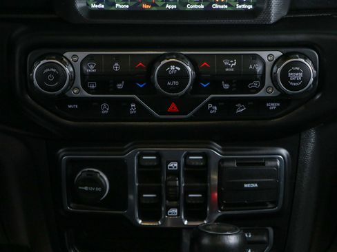 Used 2021 Jeep Wrangler Unlimited Sahara AWD/4WD image 21