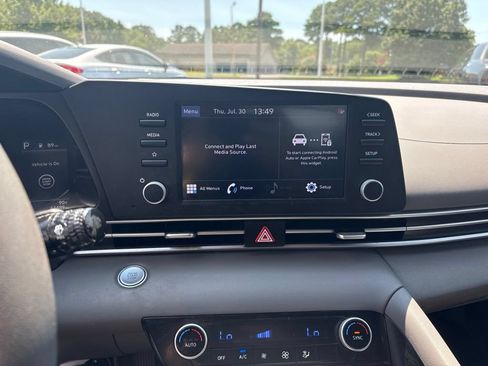 Used 2023 Hyundai Elantra SEL w/ Preferred Accessory Package FWD image 18