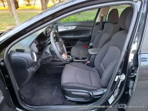 Used 2024 Kia Forte LXS FWD image 3