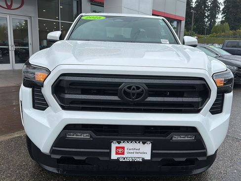 Certified 2025 Toyota Tacoma SR5 AWD/4WD image 7