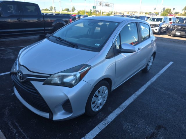 Used 2017 Toyota Yaris L w/ Carpet Mat Package FWD image 4