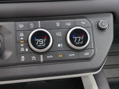 Used 2025 Land Rover Defender 110 S image 22