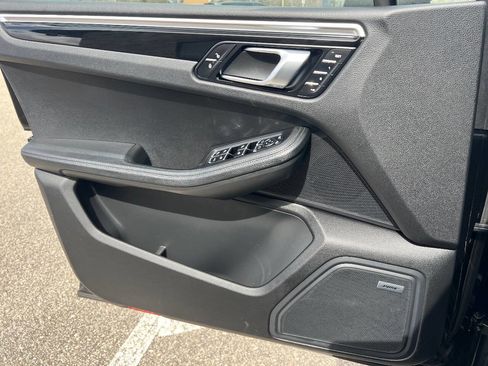 Used 2018 Porsche Macan image 22