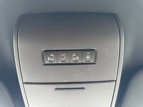 Used 2019 Dodge Grand Caravan SXT FWD image 16