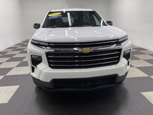 Used 2025 Chevrolet Traverse LT FWD image 7