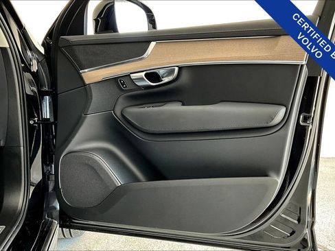 Certified 2025 Volvo XC90 B6 Plus image 25