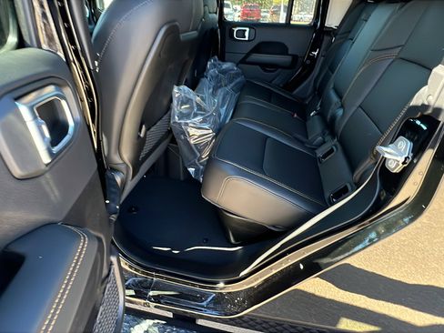 New 2026 Jeep Gladiator Sport image 19